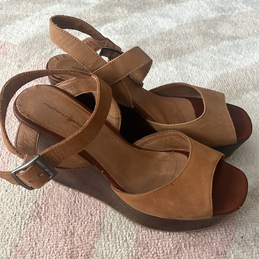 Women's Tan Wedge Sandals (Melow Yellow)